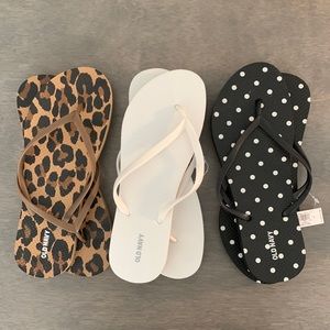 NWT pack of 3 Old Navy flip flops. Leopard missing tags